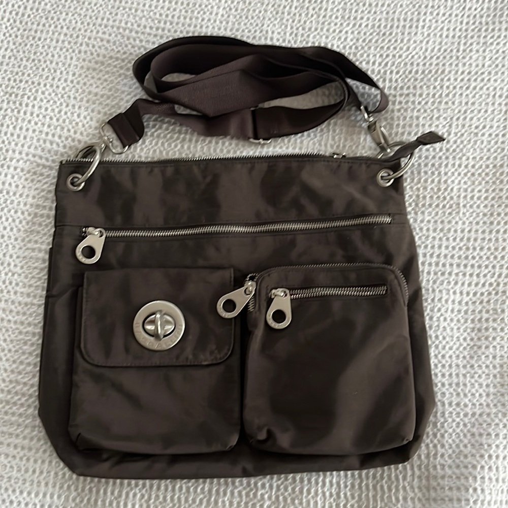 Baggallini grey crossbody bag